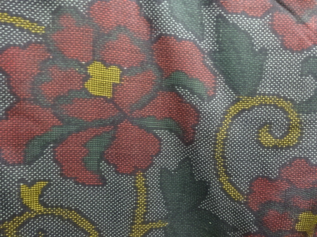  牡丹唐草模様織り出し本場泥大島紬着物(5マルキ)